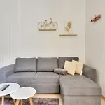 Vieux Avec Balcon A 1min De La Apartment *