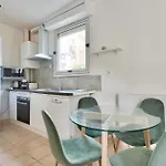 Vieux Avec Balcon A 1min De La *