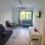 Petit Promenade Des Apartment