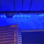 Piscine Jacuzzi Privee Chauffee, Terrasse Et Garage A Apartment Nice
