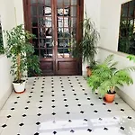 Spacious 5 Min To Sea Apartment