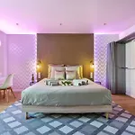 Elegant Jacuzzi Loft In Massena Apartment *