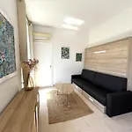 Beautiful With Parking Place Massena Apartment