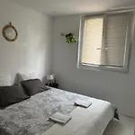 Location In Private Security Residence With Free Parking, 6 Min To Nice Center, 1 Min For All Transports Available