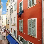 Chic & Cozy 2 Bdr Heart Of The Old Town