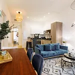 Chic & Cozy 2 Bdr Heart Of The Old Town