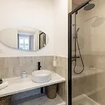 Apartment New! Remodeled & Spacious 4 Bedroom - 3 Bath - Heart Of - Ac In - With A Large Elevator *
