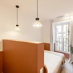 Apartment New! Remodeled & Spacious 4 Bedroom - 3 Bath - Heart Of - Ac In - With A Large Elevator