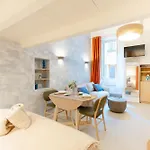 New- Cozy Apartment -4 Guests - Air Conditioning