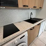Joli Au Bord De