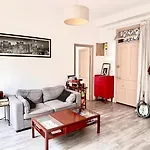 Large Flat W Balcony Nice Centre