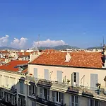 Nestor&Jeeves - Chaise Bleue - Central - Near Beach