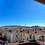 Charming Peaceful Haven In The Golden Square, Air-Conditioned