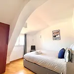 Charming Peaceful Haven In The Golden Square, Air-Conditioned