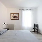 Explore From Our Cozy & Quiet 2br Aptparking Apartment *