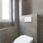 Explore From Our Cozy & Quiet 2br Aptparking Apartment