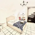 Riviera: Charming 4-room Beachside In Old Town 3*