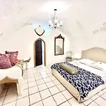 Riviera: Charming 4-room Beachside In Old Town