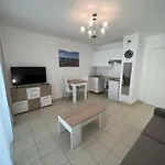 Sunny With Terrace Apartment *