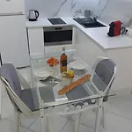 Place Close To The Ac Air , Wi Fi, Parking Apartment