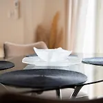 Gare Apartment *