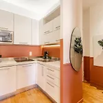 New! Remodeled Appartement In The Heart Of Nice, Beach 3 Min, 2Br, Ac, Elevator, Amazing Little Terrace, Best Location!