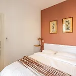 New! Remodeled Appartement In The Heart Of Nice, Beach 3 Min, 2Br, Ac, Elevator, Amazing Little Terrace, Best Location!