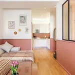 Apartment New! Remodeled In The Heart Of Nice, 3 Min, 2br, Ac, Elevator, Amazing Little Terrace, Location! Nice