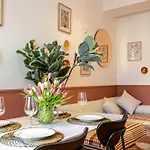 New! Remodeled In The Heart Of Nice, 3 Min, 2br, Ac, Elevator, Amazing Little Terrace, Location! *