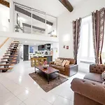Quai Apartment