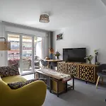 Air-conditioned Near Liberation District Apartment