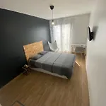 Appartement De 4 Chambres Proche Plage, Tram Et Aeroport