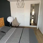 Appartement De 4 Chambres Proche Plage, Tram Et Aeroport