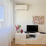 Zara - Wifi, Ac, 4 Pers * Nice