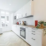 Large & Confort 2 Bdr Renovated Apartment *