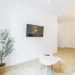 Large & Confort 2 Bdr Renovated Apartment Nice