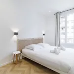Large & Confort 2 Bdr Renovated Apartment *