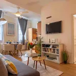 Apartment Charming Flat, Fully Equipped, Air Conditioning, Only 300m - La Loge