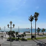 Carre D Or Face A La Nice