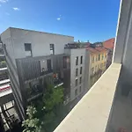Beau Avec Belle Terrasse Au Centre De Apartment *