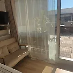Beau Avec Belle Terrasse Au Centre De *