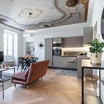 Philibert - Traditional Apart With Historical Fresco