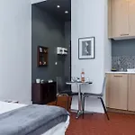 Droite - Bright Studio In The Old Town
