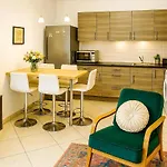 Beautiful 2 Bedroom, Close To Downtown