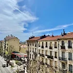 Le Splendide Yourhosthelper