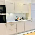 Old Town Vibes - 5min To Sea - Ac & Breakfast Apartment