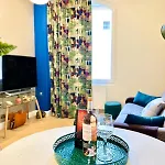 Apartment Old Town Vibes - 5min To Sea - Ac & Breakfast Nice