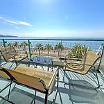 Apartment Sea Front Saphir