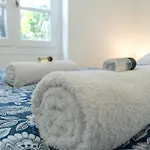 Magnifique Rez De Jardin Port Apartment *