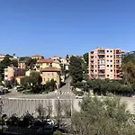 3-R Bright, Beach Within 15 Min Walk